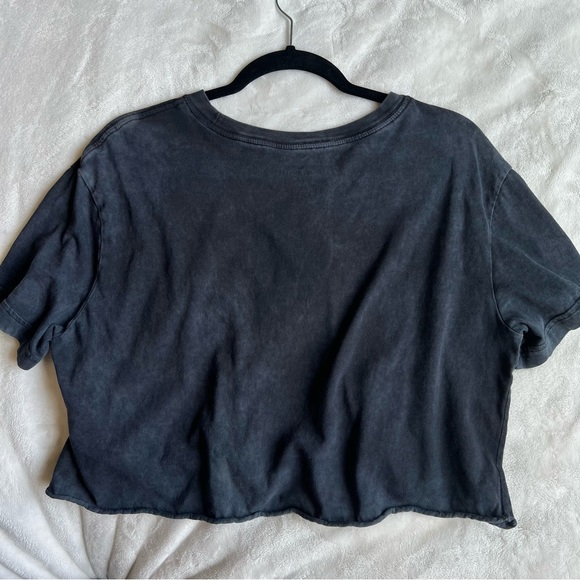 Nike Short Sleeve Cropped Tee - Loose Fit w/ Logo Size M - Picture 3 of 3